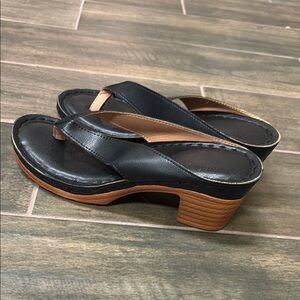Women’s Black and Tan Platform Thong Mules